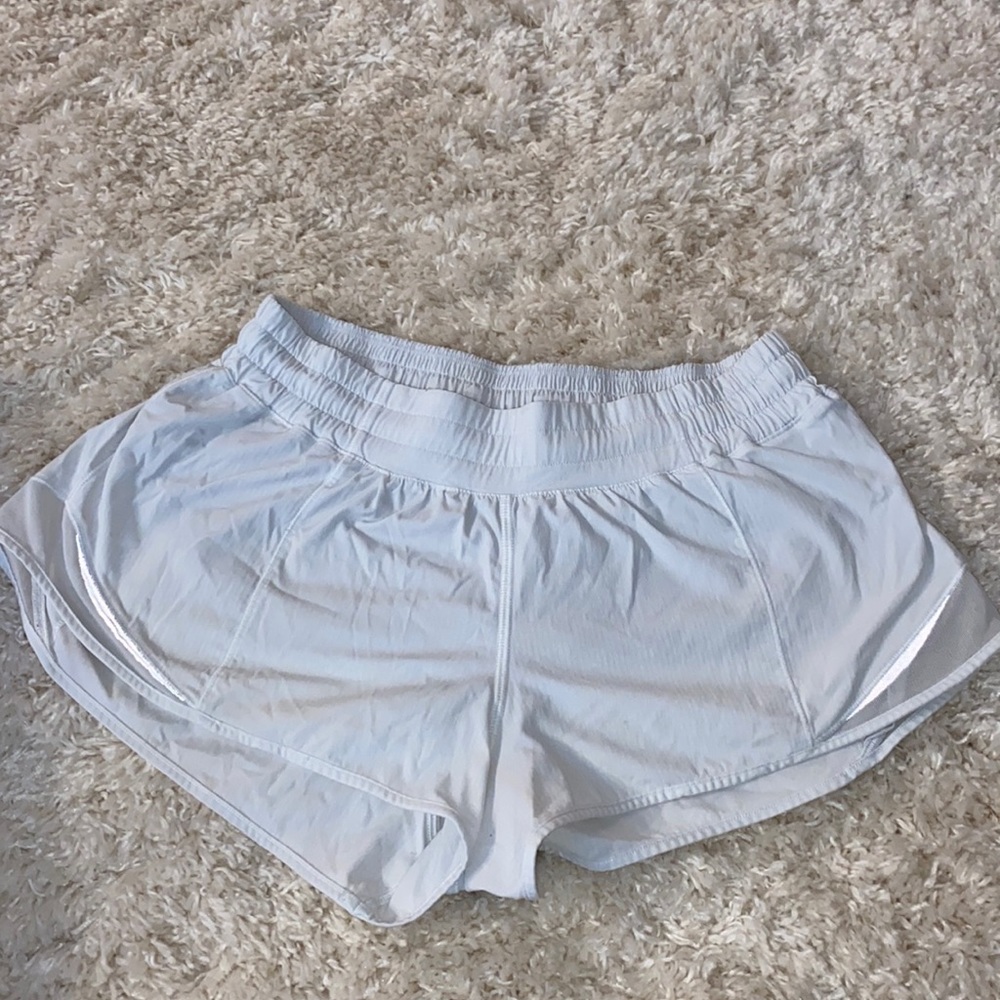 Lululemon Hotty Hot Low-Rise Lined Short 2.5”